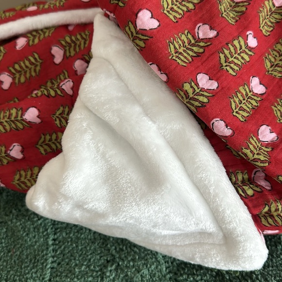 Boundary Reversible Dreamy Gauze Cotton Throw Valentine Heart ♥️ Red Pink NEW - Picture 2 of 10